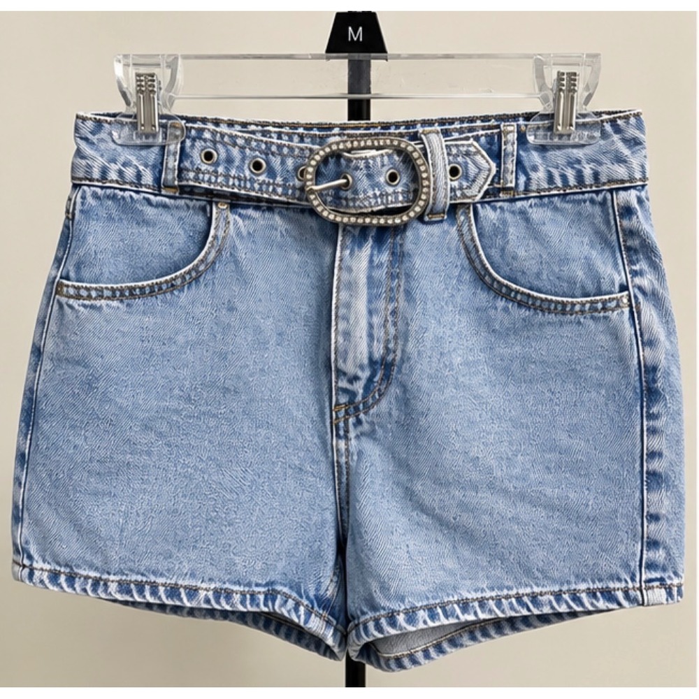 Le Lis Collection Light Wash Denim Belted Rhinestone Shorts MP5079 Size M